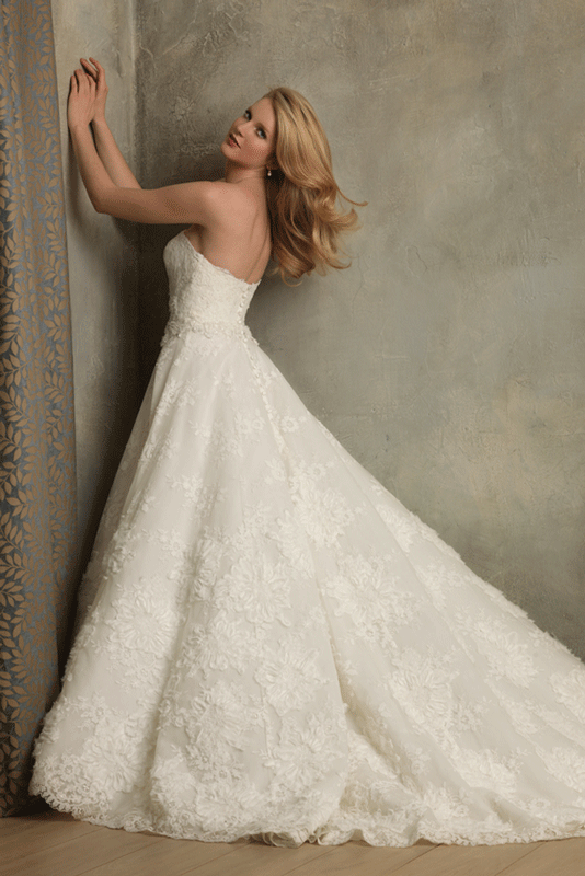 свадебное платье Allure Bridals и свадебная шляпка